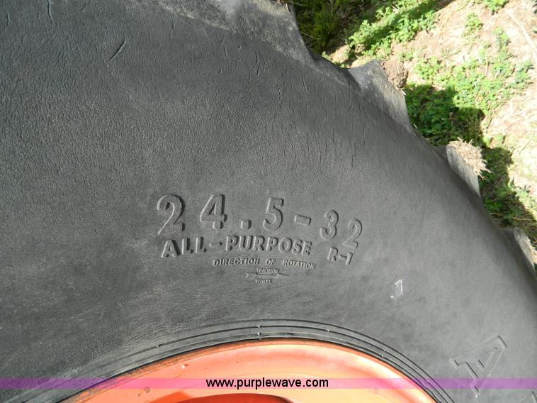 image for item B3671 1981 Allis-Chalmers Gleaner N5 combine