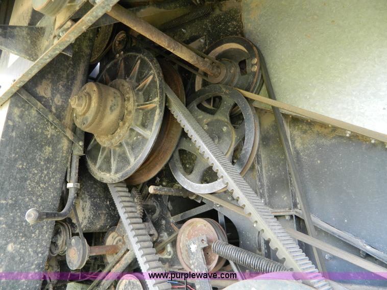 image for item B3671 1981 Allis-Chalmers Gleaner N5 combine