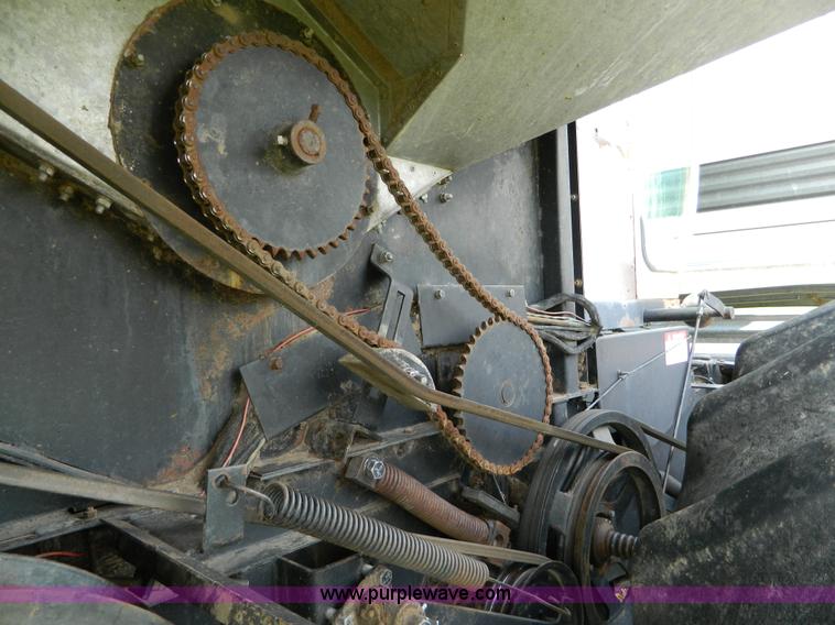 image for item B3671 1981 Allis-Chalmers Gleaner N5 combine