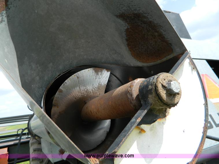 image for item B3671 1981 Allis-Chalmers Gleaner N5 combine