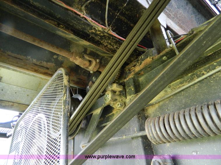 image for item B3671 1981 Allis-Chalmers Gleaner N5 combine