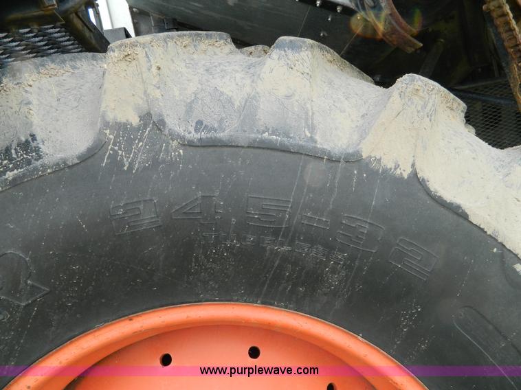 image for item B3671 1981 Allis-Chalmers Gleaner N5 combine