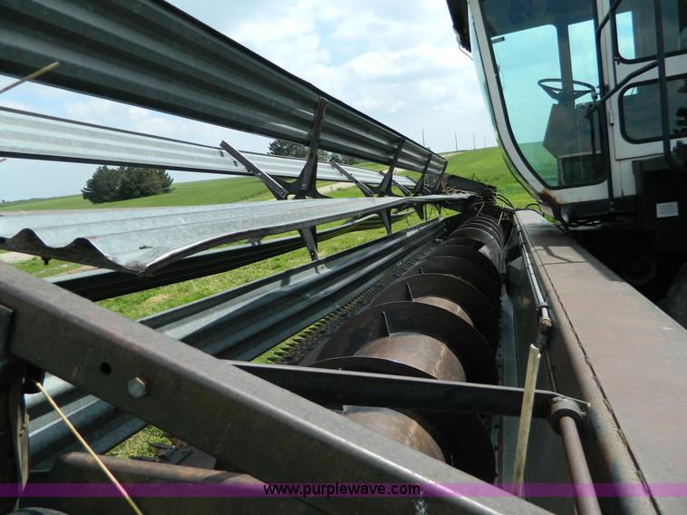 image for item B3671 1981 Allis-Chalmers Gleaner N5 combine