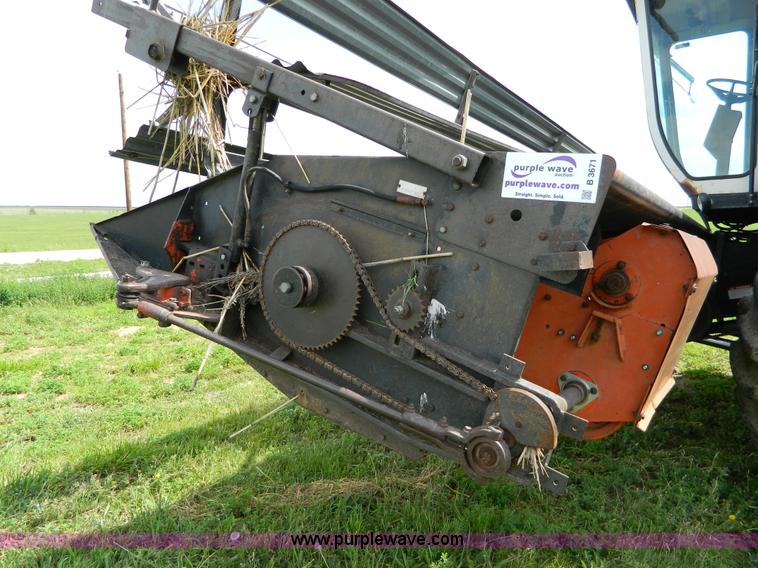 image for item B3671 1981 Allis-Chalmers Gleaner N5 combine