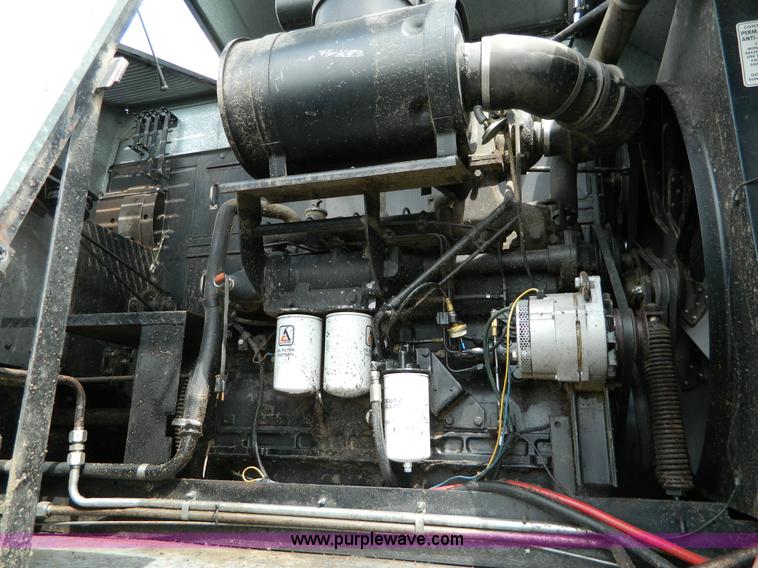 image for item B3671 1981 Allis-Chalmers Gleaner N5 combine