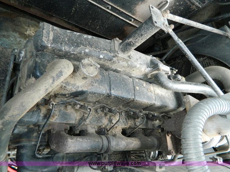 image for item B3671 1981 Allis-Chalmers Gleaner N5 combine