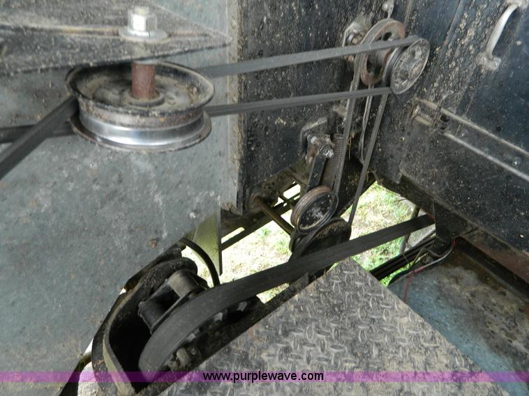 image for item B3671 1981 Allis-Chalmers Gleaner N5 combine