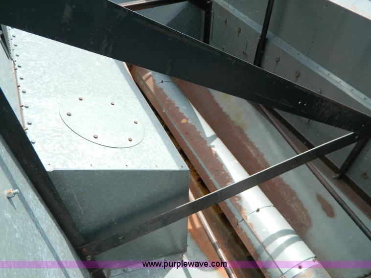 image for item B3671 1981 Allis-Chalmers Gleaner N5 combine