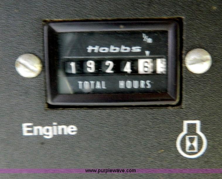 image for item B3671 1981 Allis-Chalmers Gleaner N5 combine