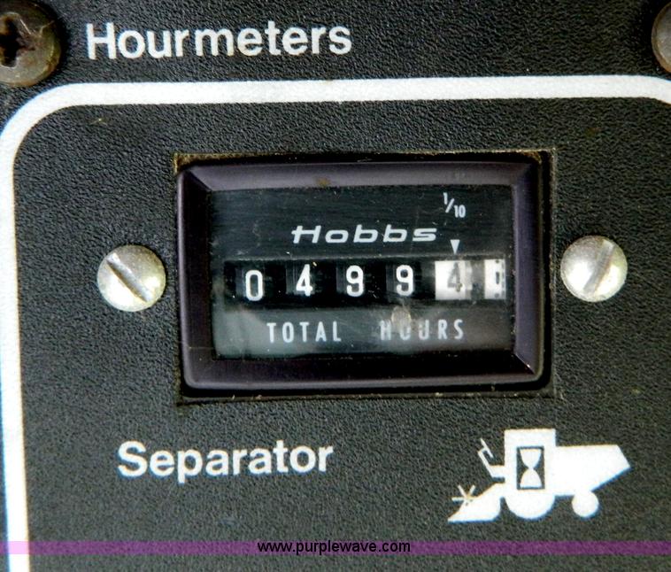 image for item B3671 1981 Allis-Chalmers Gleaner N5 combine