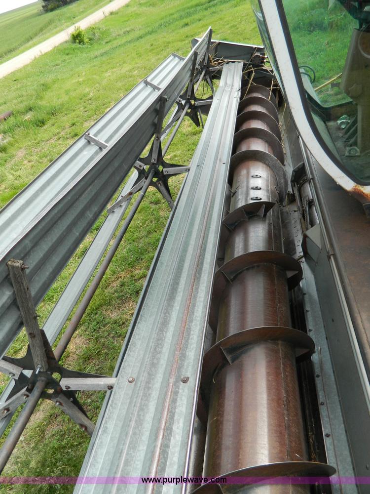 image for item B3671 1981 Allis-Chalmers Gleaner N5 combine