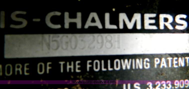 image for item B3671 1981 Allis-Chalmers Gleaner N5 combine