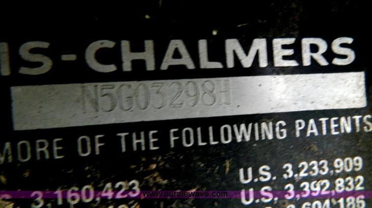 image for item B3671 1981 Allis-Chalmers Gleaner N5 combine