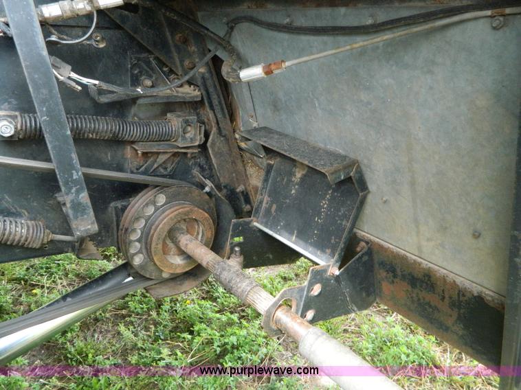 image for item B3671 1981 Allis-Chalmers Gleaner N5 combine