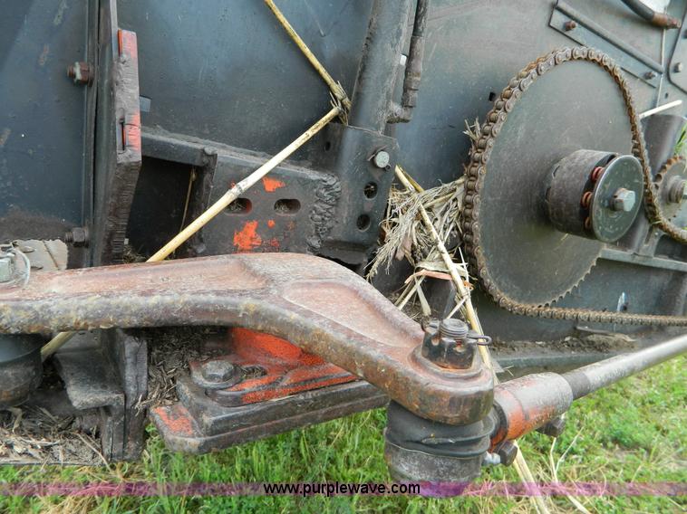 image for item B3671 1981 Allis-Chalmers Gleaner N5 combine