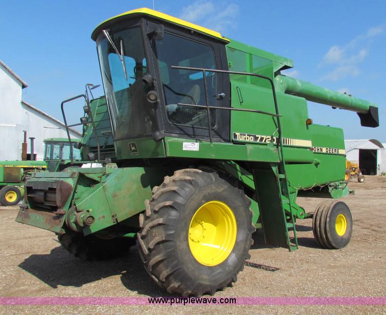 image for item B7232 1981 John Deere 7720 combine