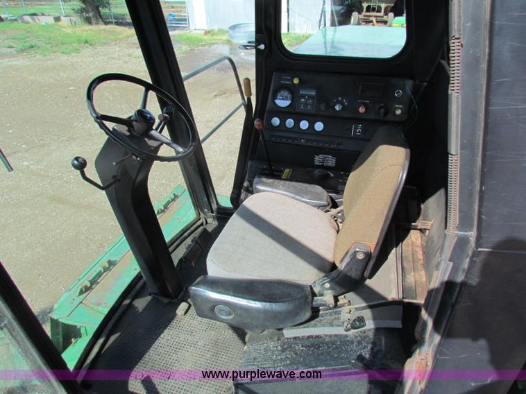 image for item B7232 1981 John Deere 7720 combine