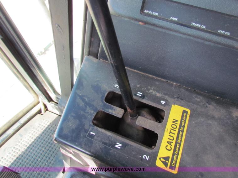 image for item B7232 1981 John Deere 7720 combine