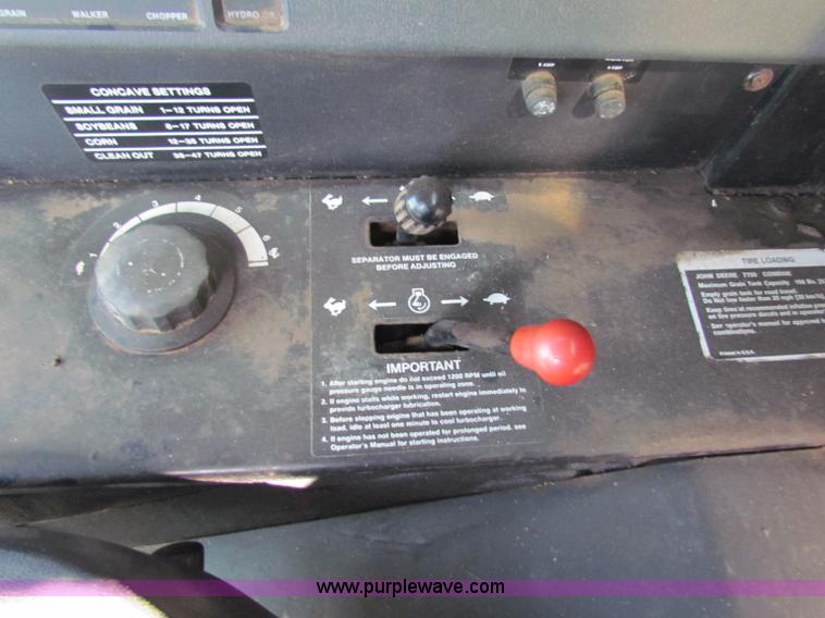 image for item B7232 1981 John Deere 7720 combine