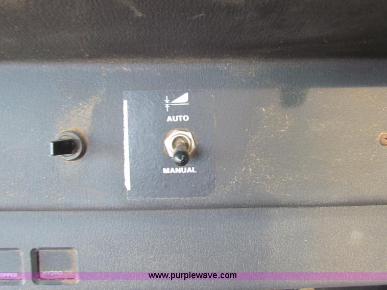 image for item B7232 1981 John Deere 7720 combine