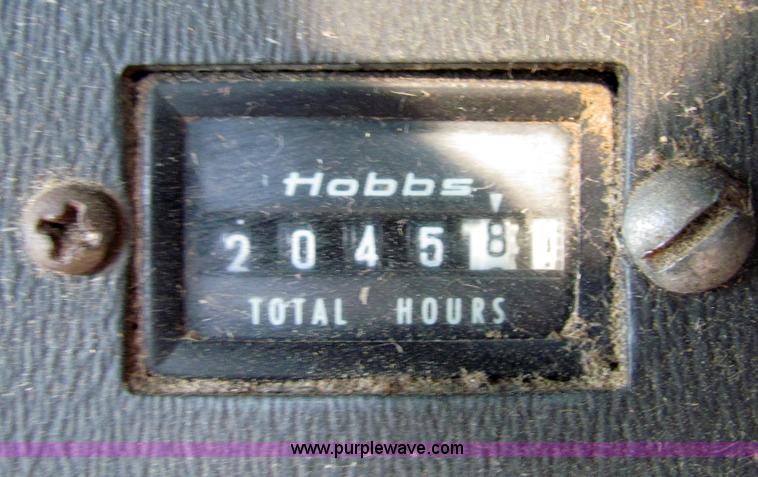 image for item B7232 1981 John Deere 7720 combine