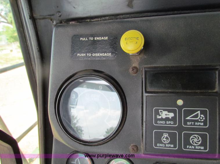 image for item B7232 1981 John Deere 7720 combine