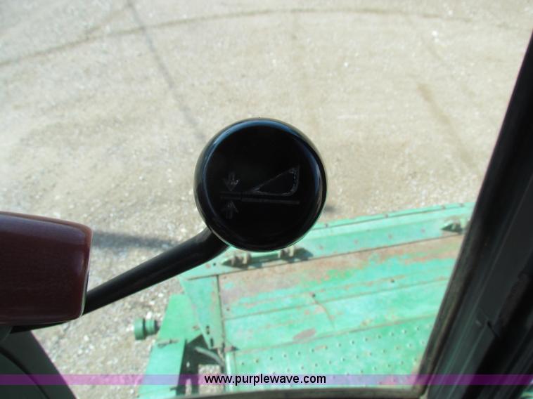 image for item B7232 1981 John Deere 7720 combine