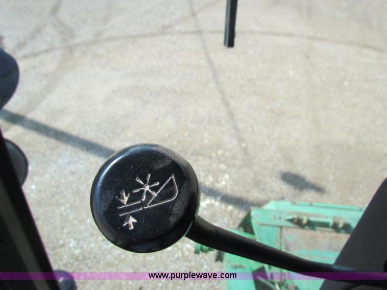 image for item B7232 1981 John Deere 7720 combine