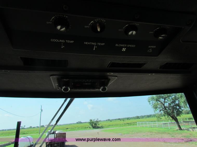 image for item B7232 1981 John Deere 7720 combine