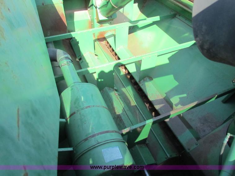 image for item B7232 1981 John Deere 7720 combine