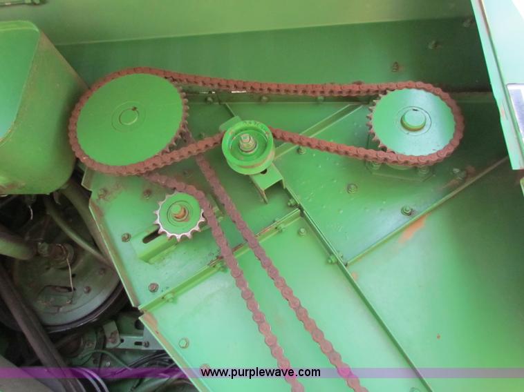 image for item B7232 1981 John Deere 7720 combine