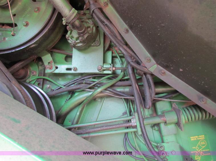 image for item B7232 1981 John Deere 7720 combine