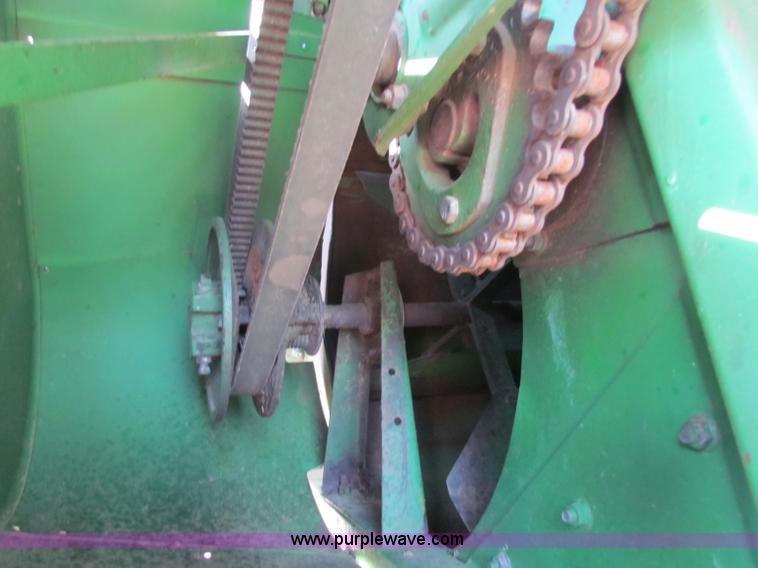 image for item B7232 1981 John Deere 7720 combine