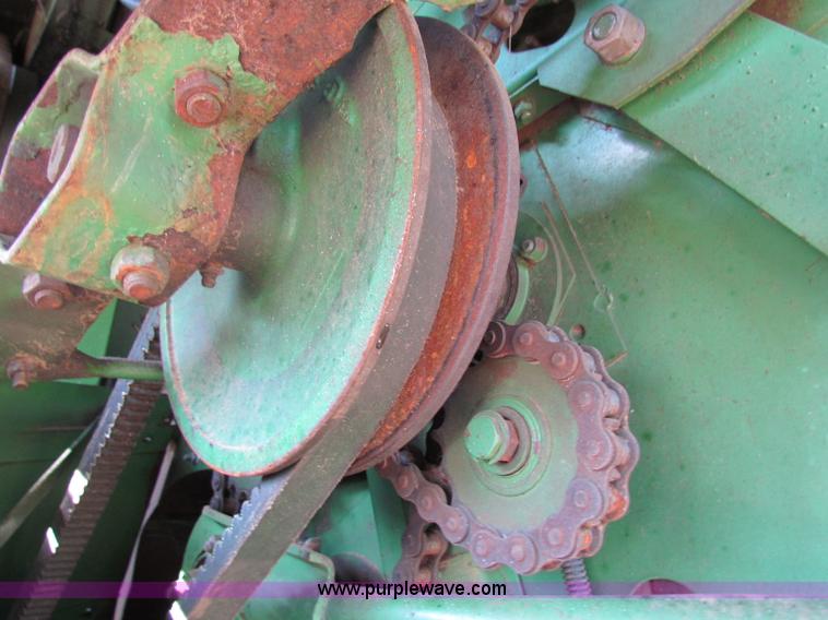 image for item B7232 1981 John Deere 7720 combine