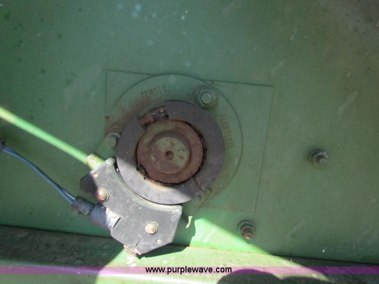 image for item B7232 1981 John Deere 7720 combine