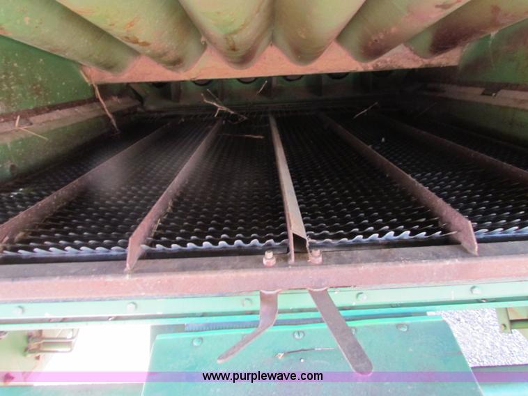 image for item B7232 1981 John Deere 7720 combine