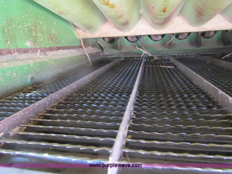 image for item B7232 1981 John Deere 7720 combine