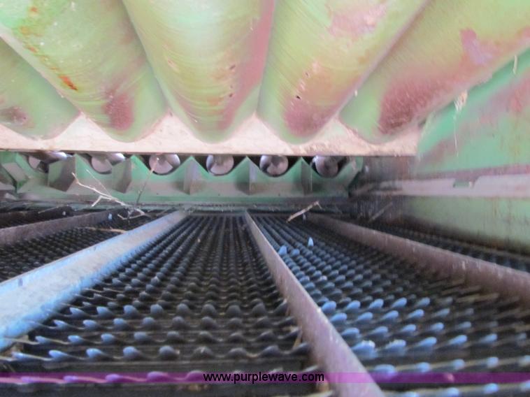 image for item B7232 1981 John Deere 7720 combine