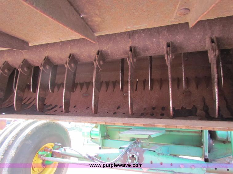 image for item B7232 1981 John Deere 7720 combine