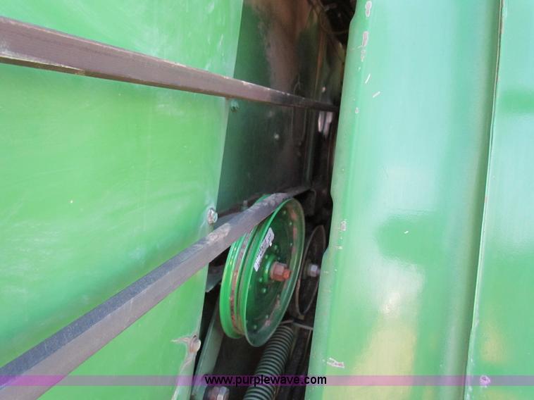 image for item B7232 1981 John Deere 7720 combine