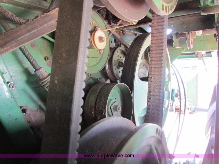 image for item B7232 1981 John Deere 7720 combine