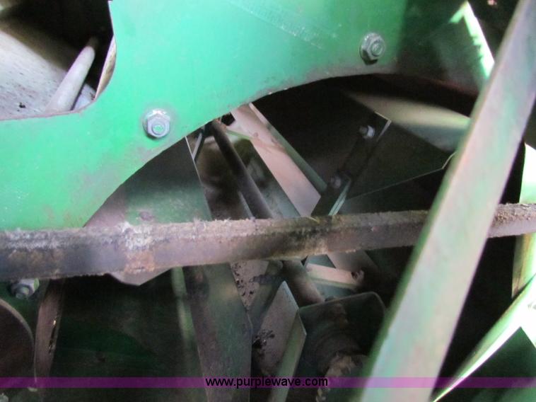 image for item B7232 1981 John Deere 7720 combine