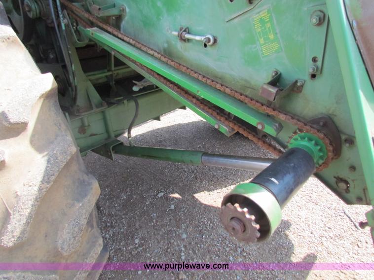 image for item B7232 1981 John Deere 7720 combine