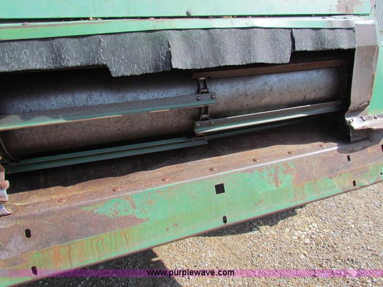 image for item B7232 1981 John Deere 7720 combine