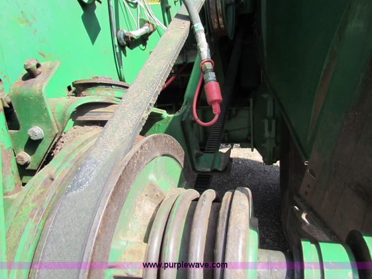 image for item B7232 1981 John Deere 7720 combine