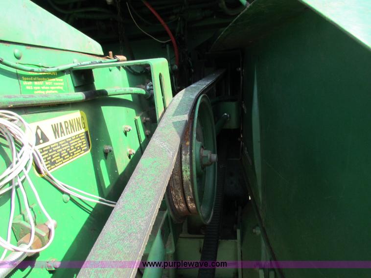 image for item B7232 1981 John Deere 7720 combine