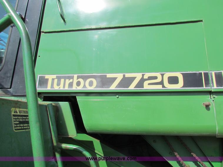 image for item B7232 1981 John Deere 7720 combine