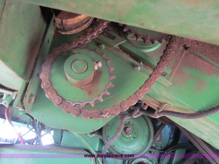 image for item B7232 1981 John Deere 7720 combine