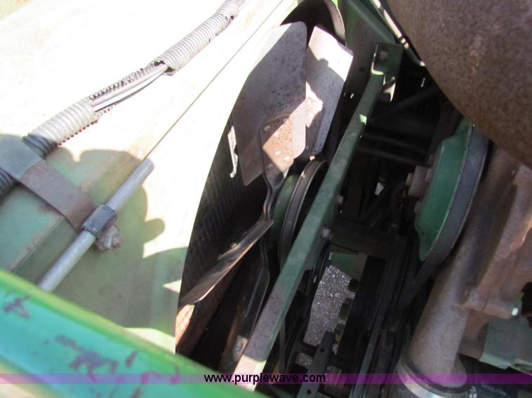 image for item B7232 1981 John Deere 7720 combine
