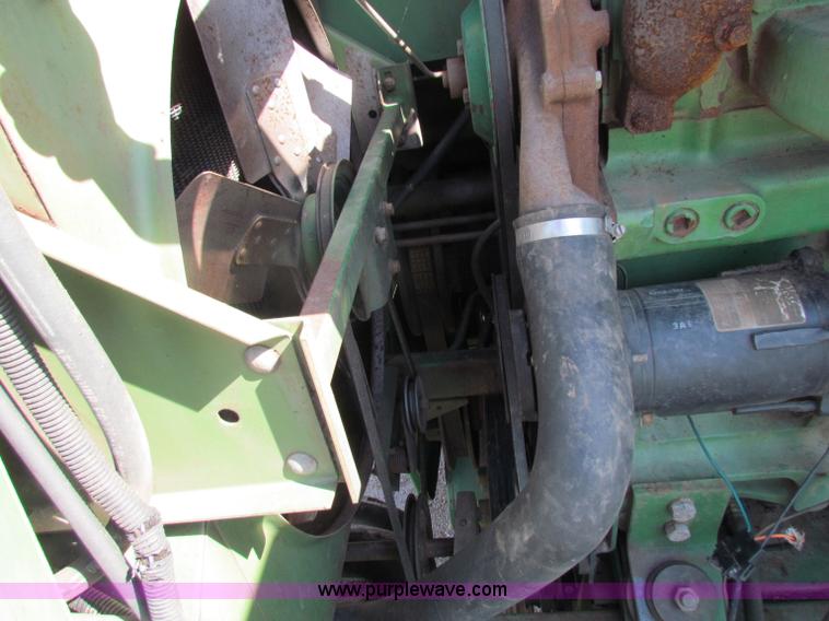 image for item B7232 1981 John Deere 7720 combine